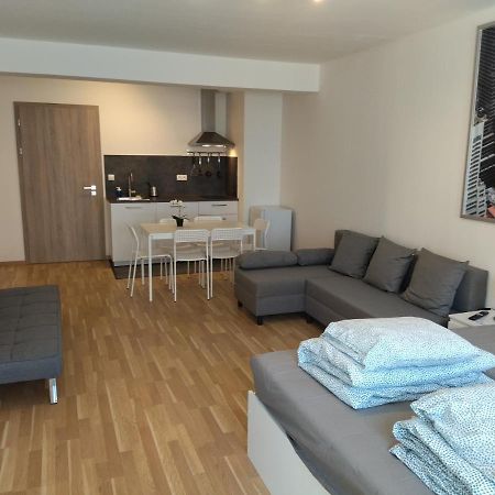 Brand New Two Room Apartment #34 With Free Secure Parking In The Center Prag Dış mekan fotoğraf