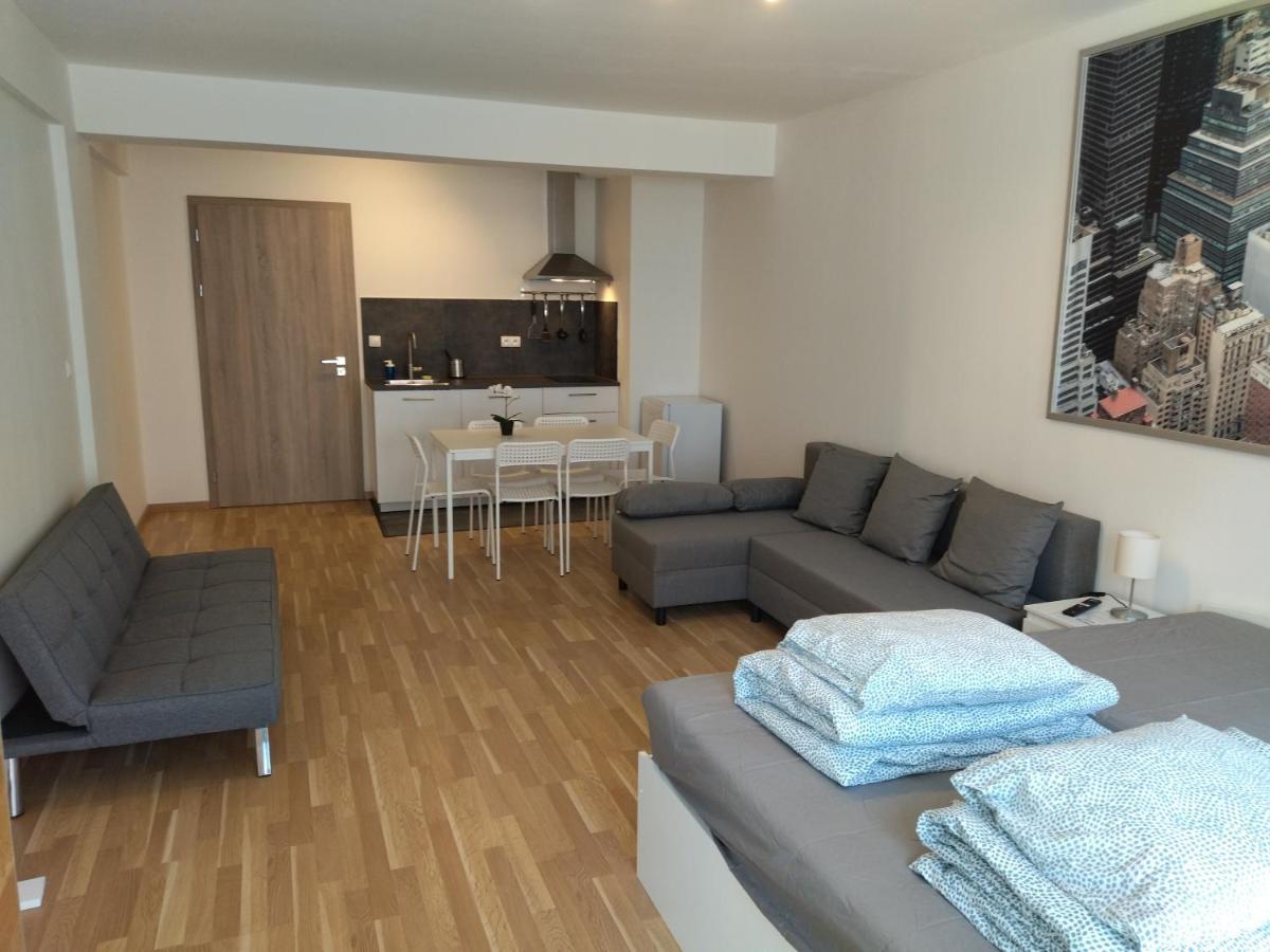 Brand New Two Room Apartment #34 With Free Secure Parking In The Center Prag Dış mekan fotoğraf